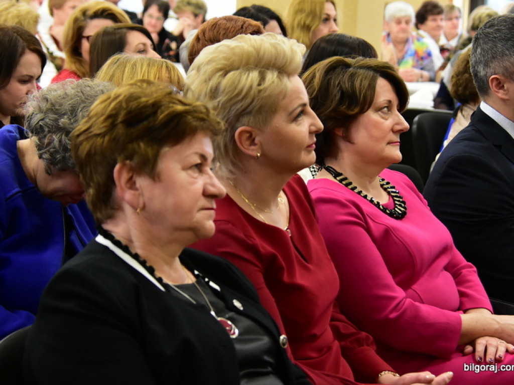 Panowie Paniom, czyli Dzień Kobiet na ludowo w Starym Bidaczowie (FOTO)