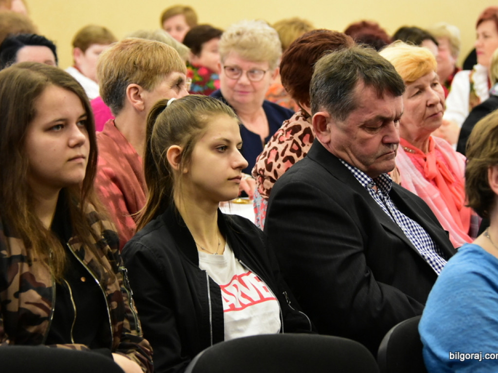 Panowie Paniom, czyli Dzień Kobiet na ludowo w Starym Bidaczowie (FOTO)