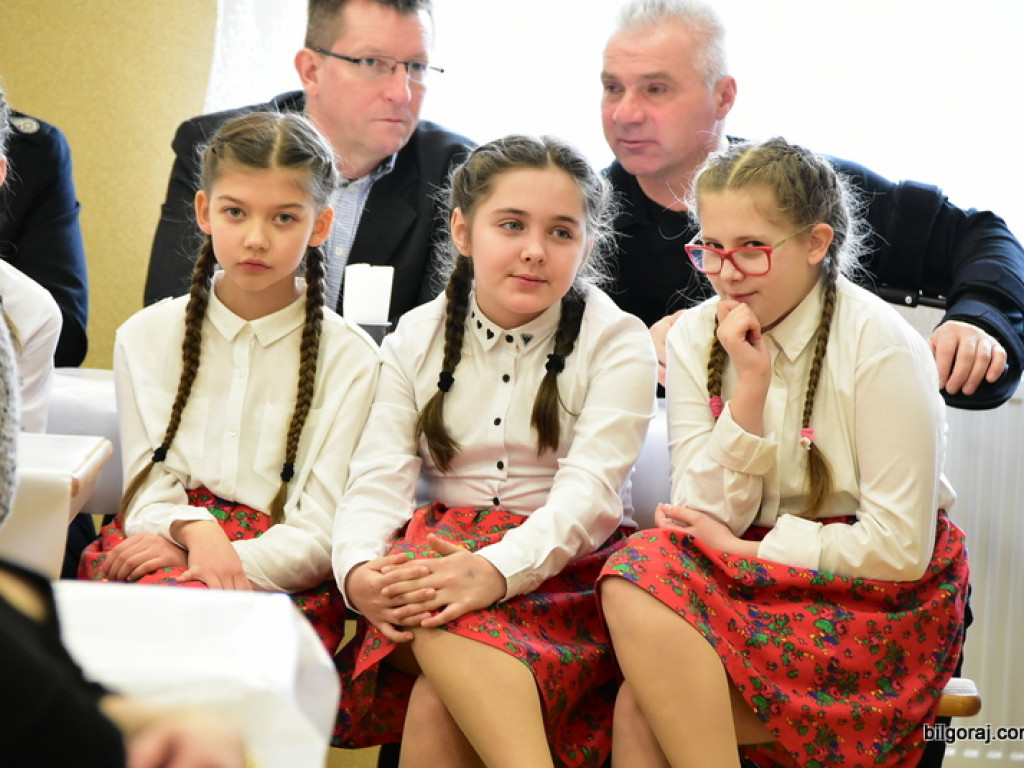 Panowie Paniom, czyli Dzień Kobiet na ludowo w Starym Bidaczowie (FOTO)