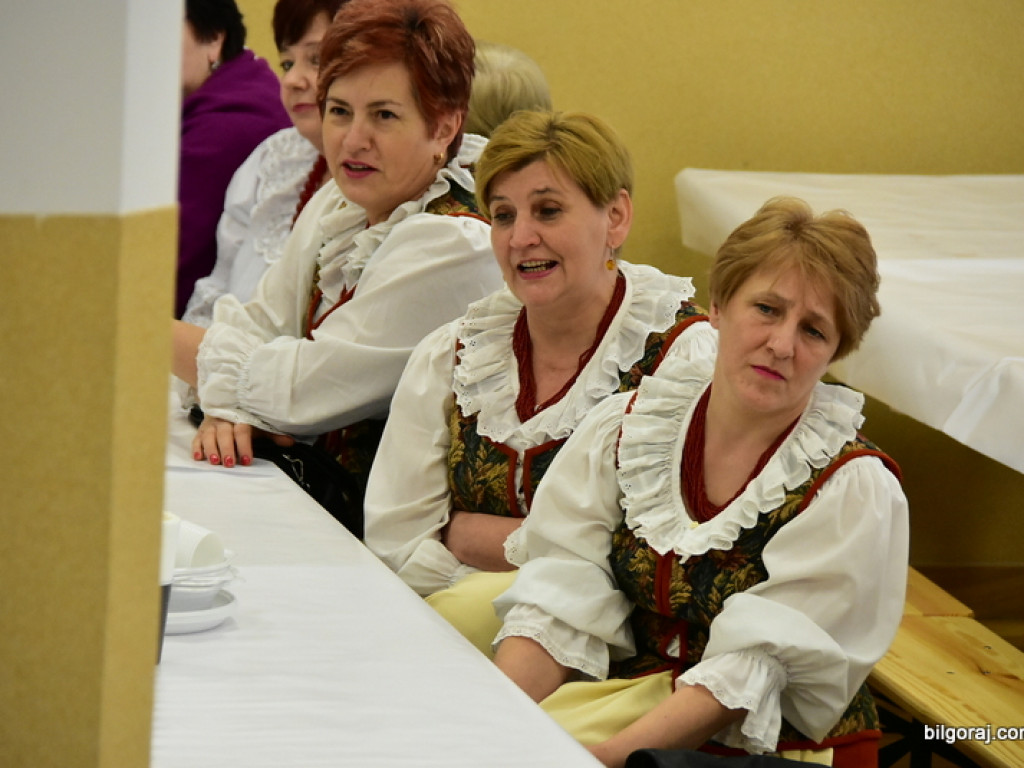 Panowie Paniom, czyli Dzień Kobiet na ludowo w Starym Bidaczowie (FOTO)