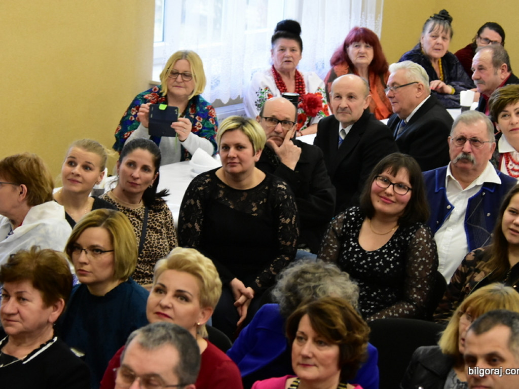Panowie Paniom, czyli Dzień Kobiet na ludowo w Starym Bidaczowie (FOTO)