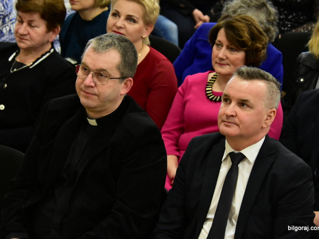 Panowie Paniom, czyli Dzień Kobiet na ludowo w Starym Bidaczowie (FOTO)