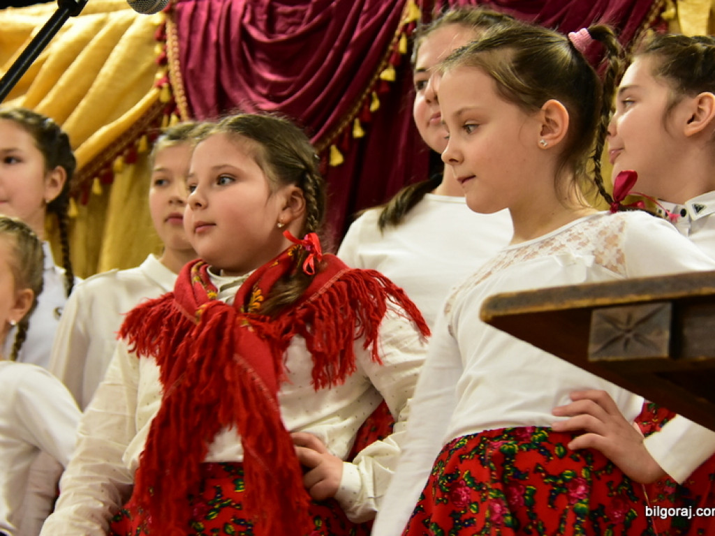 Panowie Paniom, czyli Dzień Kobiet na ludowo w Starym Bidaczowie (FOTO)