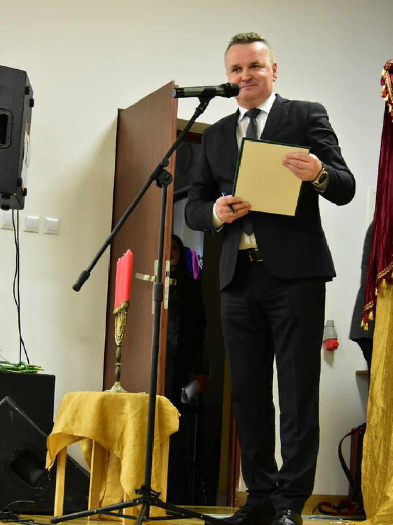 Panowie Paniom, czyli Dzień Kobiet na ludowo w Starym Bidaczowie (FOTO)