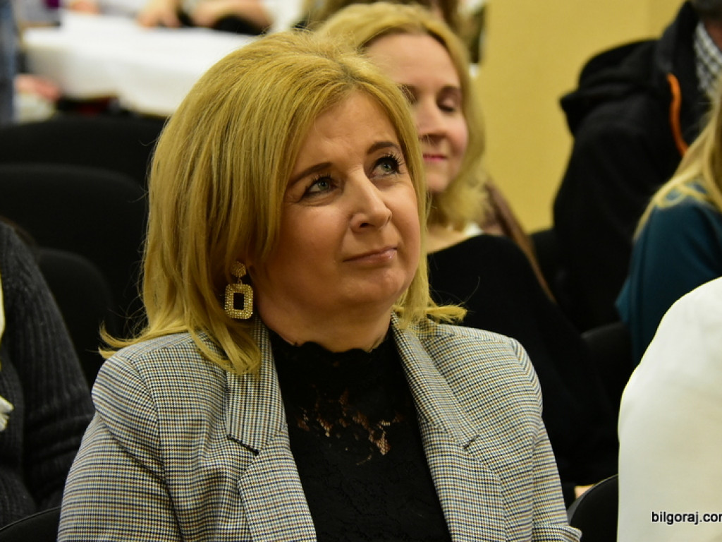 Panowie Paniom, czyli Dzień Kobiet na ludowo w Starym Bidaczowie (FOTO)