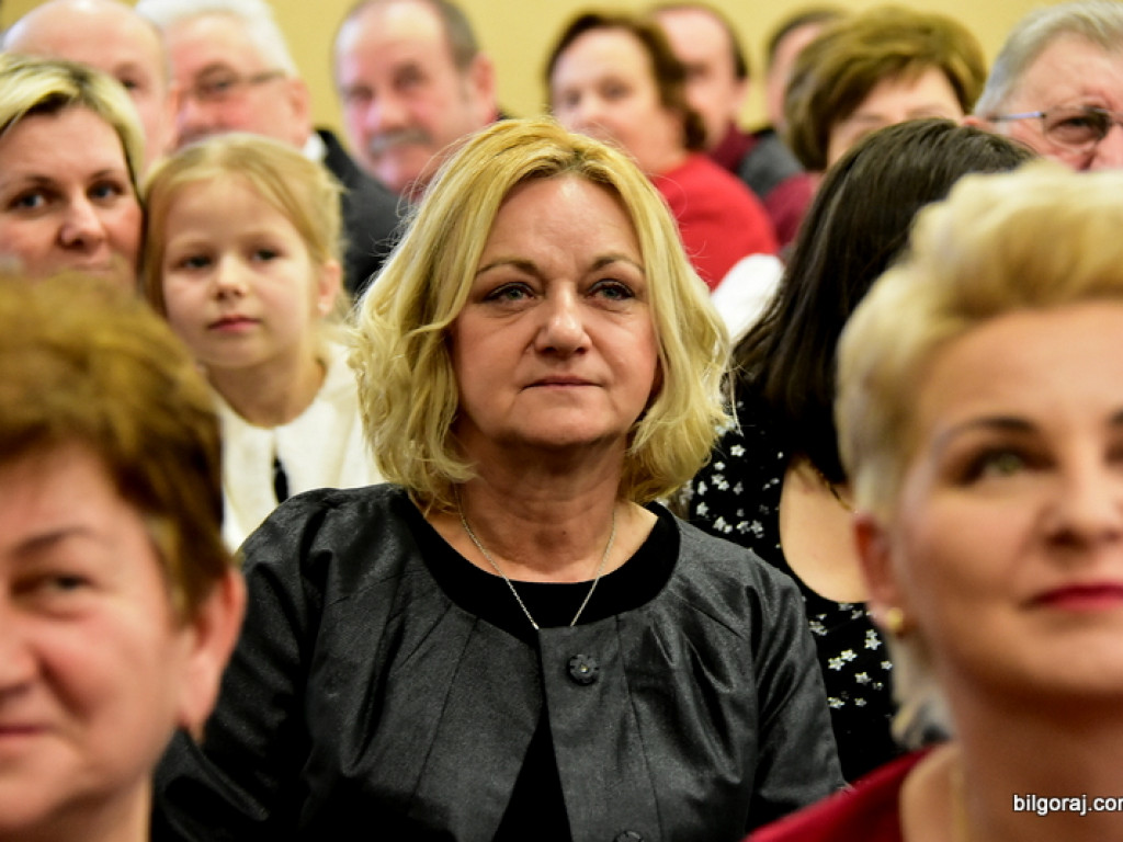 Panowie Paniom, czyli Dzień Kobiet na ludowo w Starym Bidaczowie (FOTO)