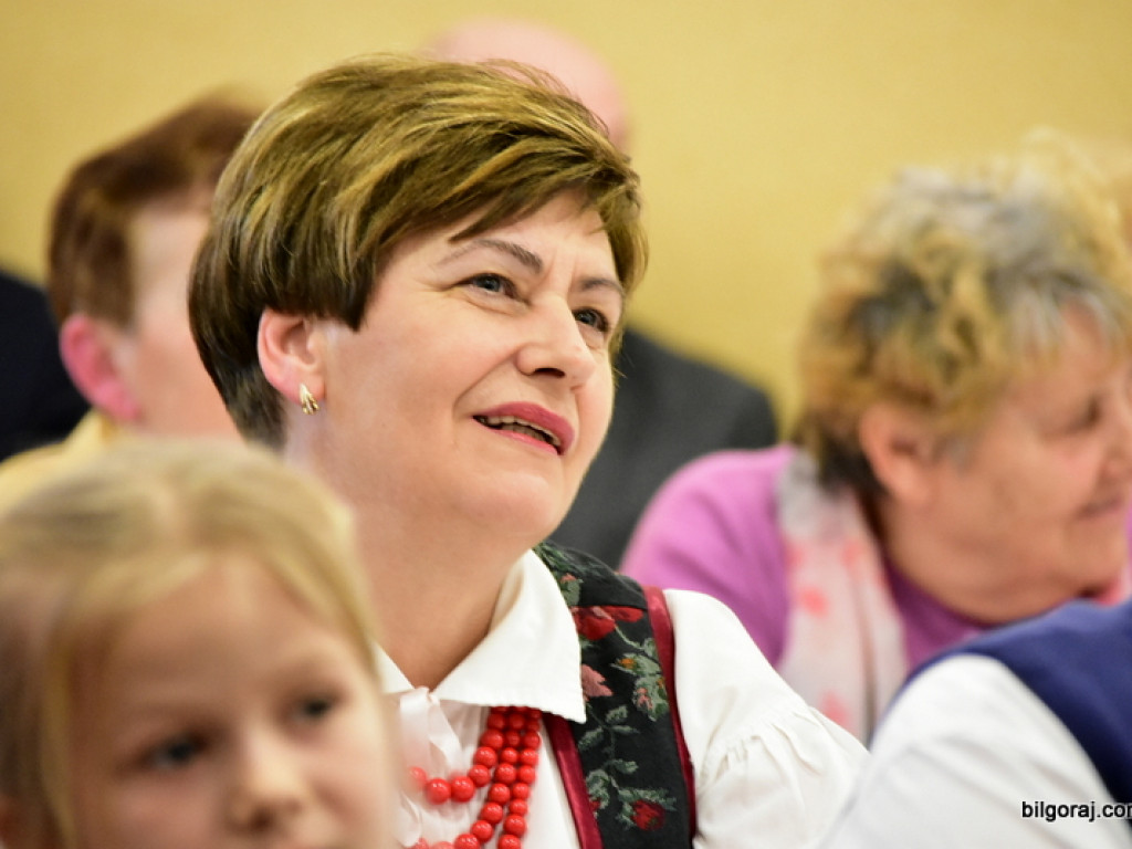 Panowie Paniom, czyli Dzień Kobiet na ludowo w Starym Bidaczowie (FOTO)
