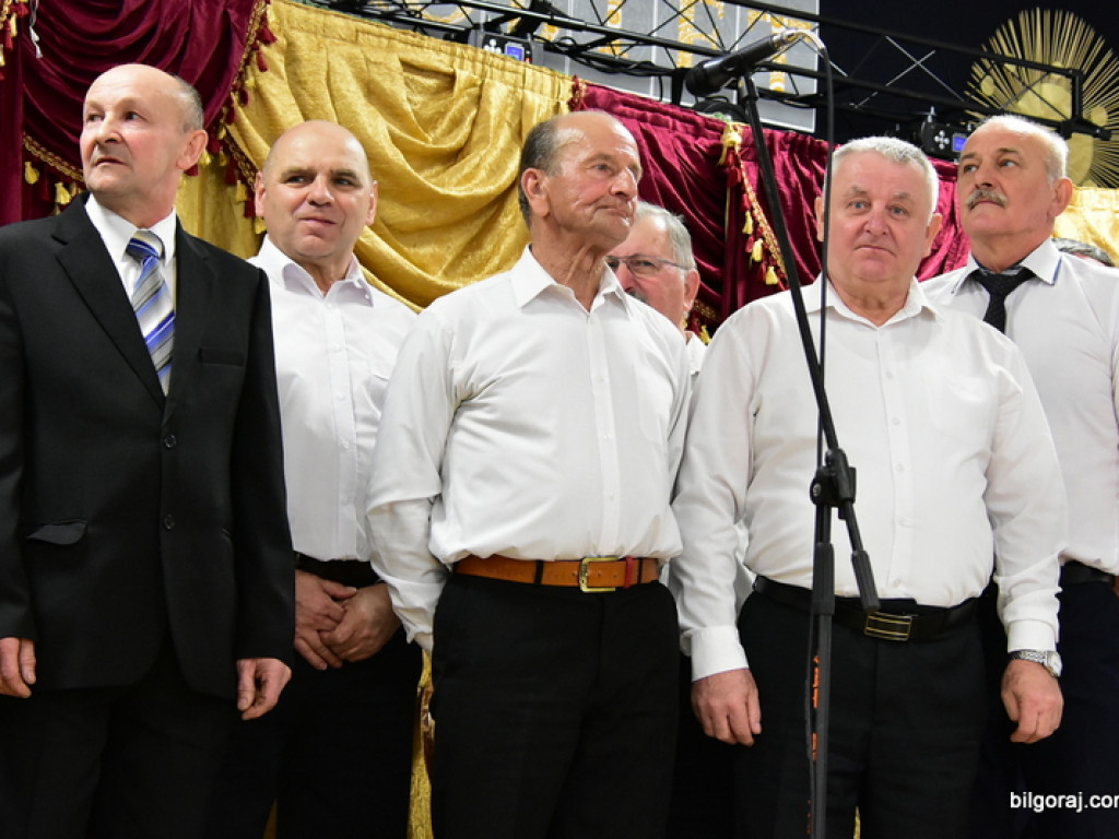 Panowie Paniom, czyli Dzień Kobiet na ludowo w Starym Bidaczowie (FOTO)