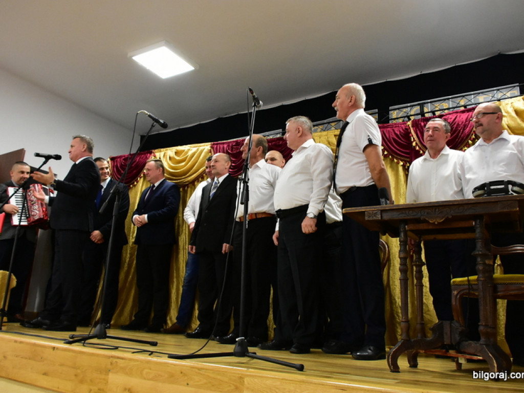 Panowie Paniom, czyli Dzień Kobiet na ludowo w Starym Bidaczowie (FOTO)