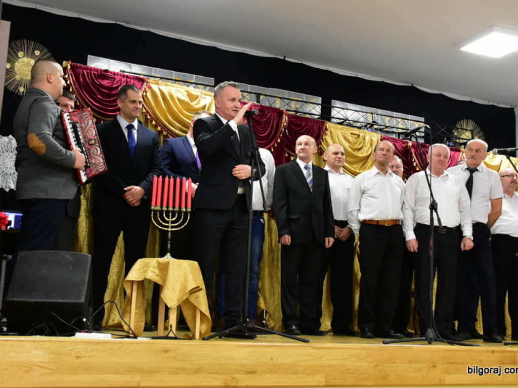 Panowie Paniom, czyli Dzień Kobiet na ludowo w Starym Bidaczowie (FOTO)