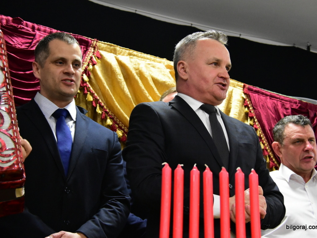 Panowie Paniom, czyli Dzień Kobiet na ludowo w Starym Bidaczowie (FOTO)