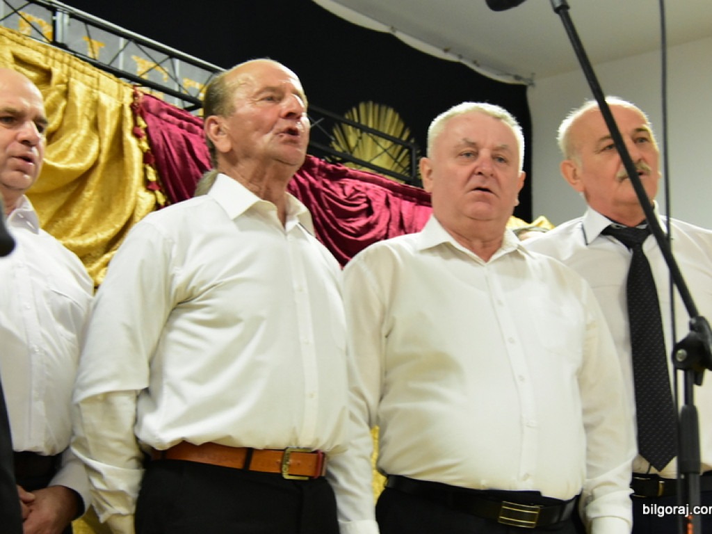 Panowie Paniom, czyli Dzień Kobiet na ludowo w Starym Bidaczowie (FOTO)