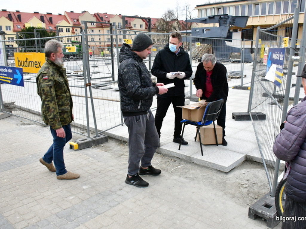 Bezpłatne maseczki dla mieszkańców Biłgoraja (FOTO)