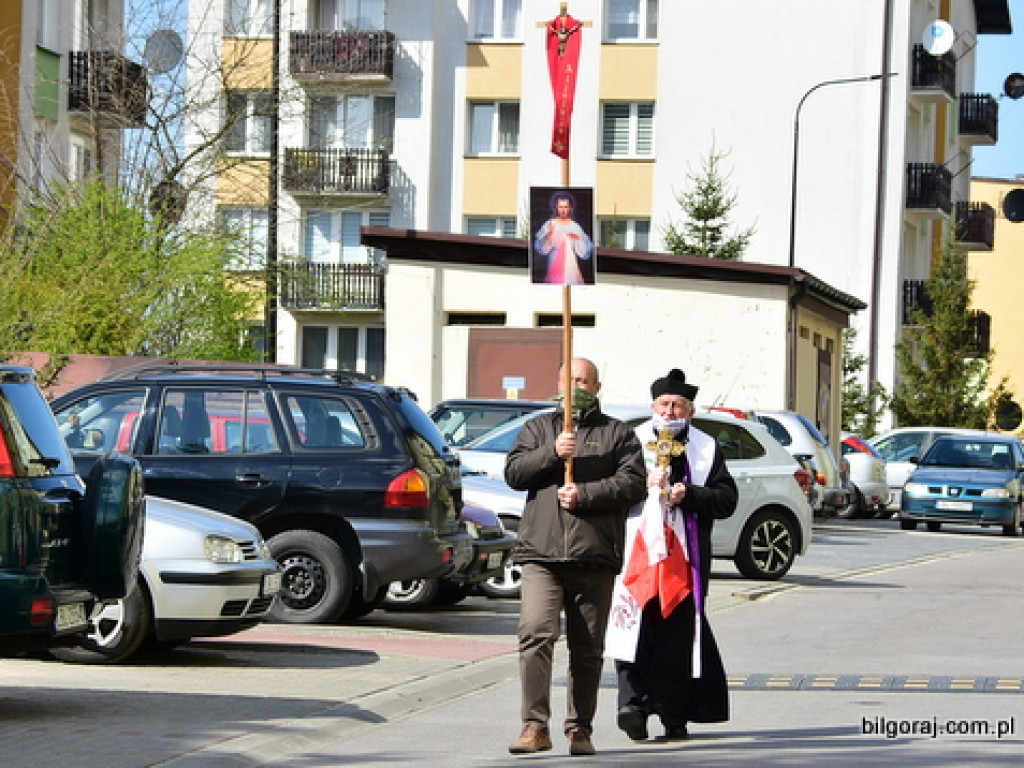 Procesja z relikwiami św. Siostry Faustyny ulicami Biłgoraja (FOTO)