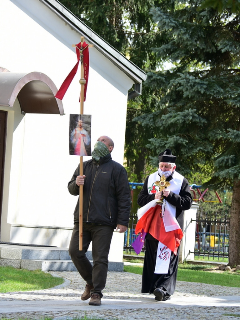 Procesja z relikwiami św. Siostry Faustyny ulicami Biłgoraja (FOTO)