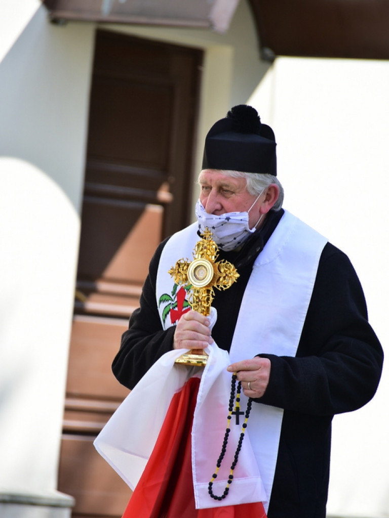 Procesja z relikwiami św. Siostry Faustyny ulicami Biłgoraja (FOTO)
