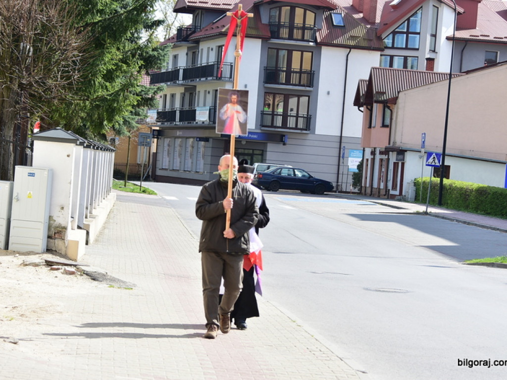 Procesja z relikwiami św. Siostry Faustyny ulicami Biłgoraja (FOTO)