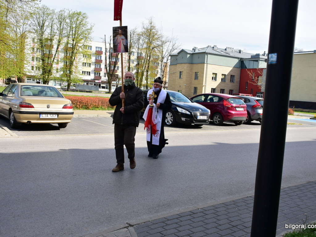 Procesja z relikwiami św. Siostry Faustyny ulicami Biłgoraja (FOTO)