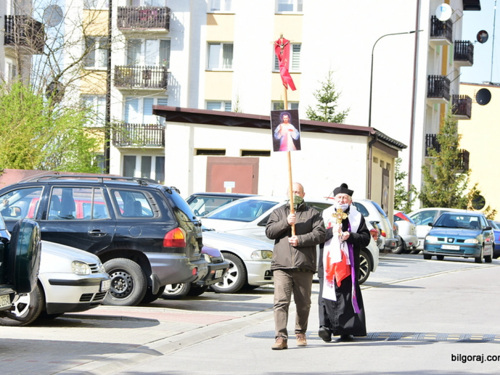 Procesja z relikwiami św. Siostry Faustyny ulicami Biłgoraja (FOTO)