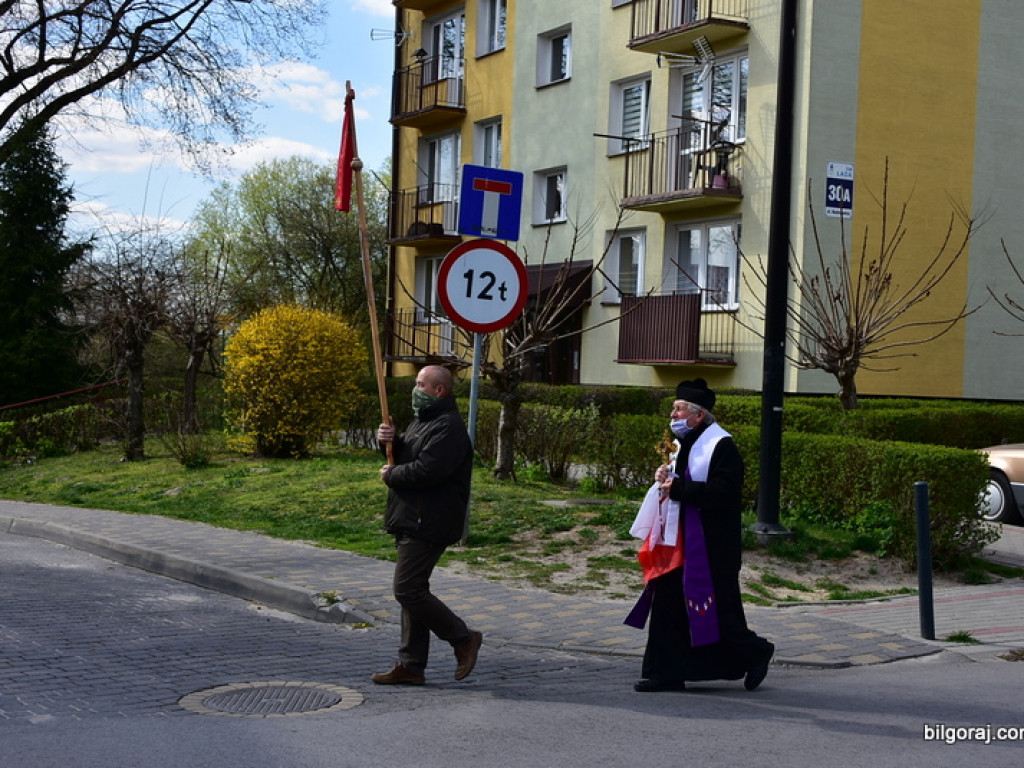 Procesja z relikwiami św. Siostry Faustyny ulicami Biłgoraja (FOTO)