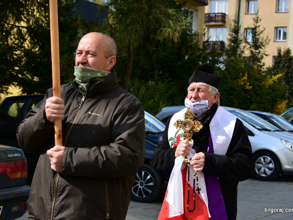 Procesja z relikwiami św. Siostry Faustyny ulicami Biłgoraja (FOTO)