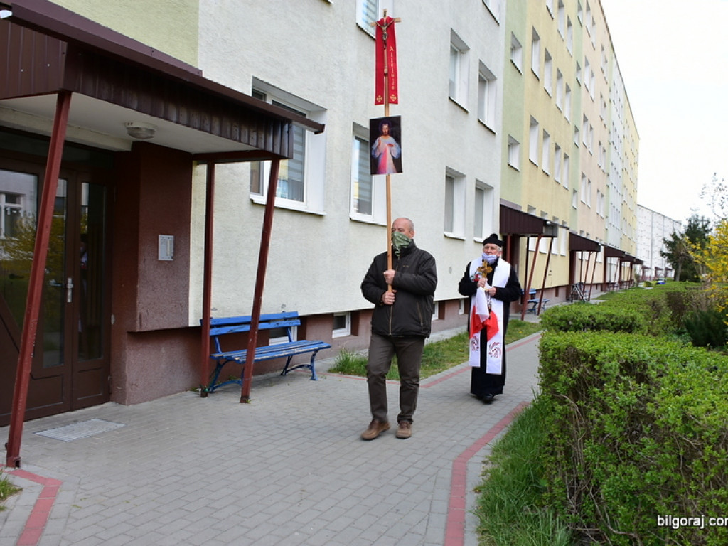 Procesja z relikwiami św. Siostry Faustyny ulicami Biłgoraja (FOTO)