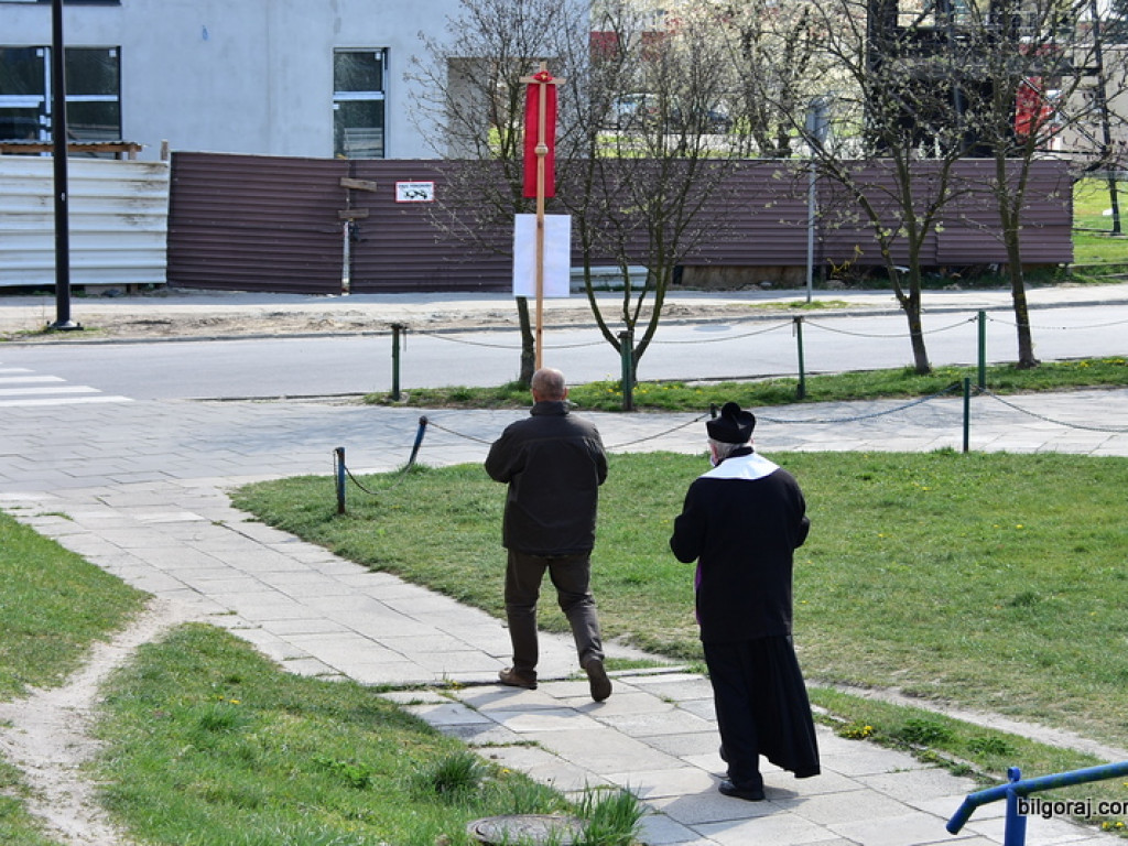 Procesja z relikwiami św. Siostry Faustyny ulicami Biłgoraja (FOTO)