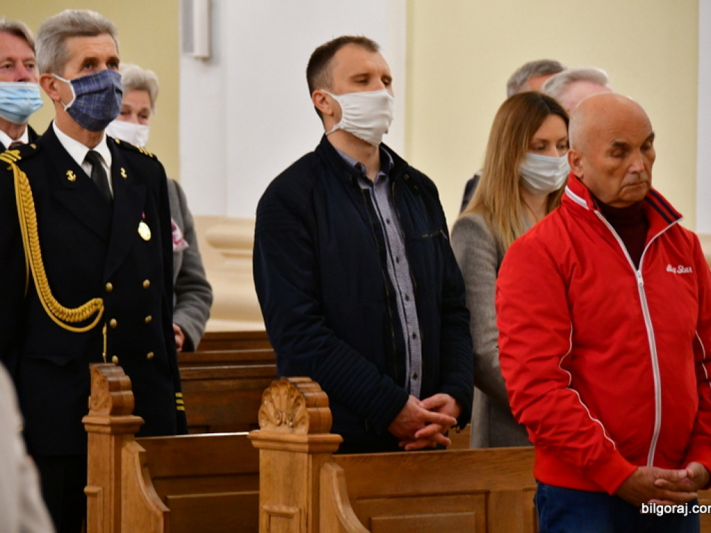 Poseł Beata Strzałka i przedstawiciele władz powiatu biłgorajskiego, uczcili 229. rocznicę uchwalenia Konstytucji 3 Maja (FOTO)