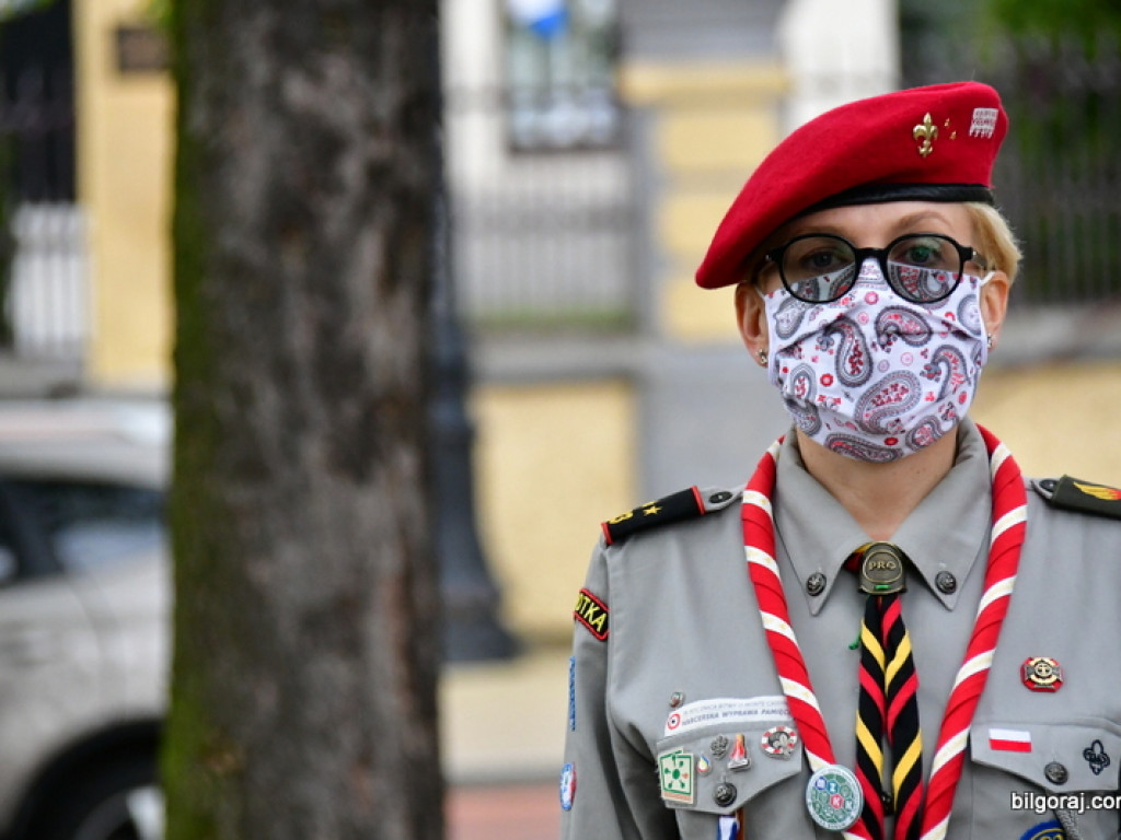 Biłgoraj. Burmistrz, Wójt i Przewodniczący Rady Miasta złożyli kwiaty ku czci majowej Konstytucji (FOTO)