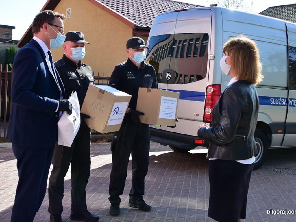 Maseczki od więźniów dla podopiecznych Stowarzyszenia Pomocy Dzieciom Niepełnosprawnym w Biłgoraju (FOTO)