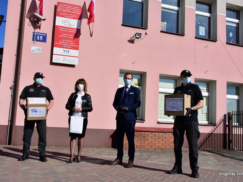 Maseczki od więźniów dla podopiecznych Stowarzyszenia Pomocy Dzieciom Niepełnosprawnym w Biłgoraju (FOTO)
