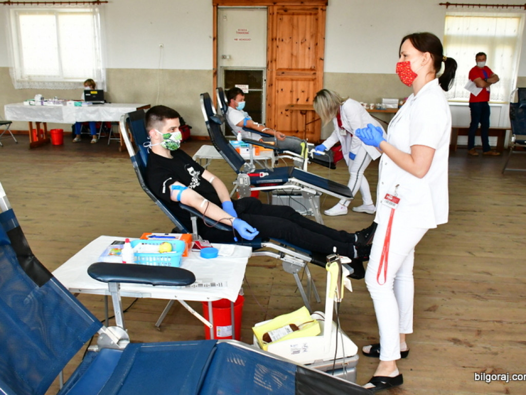 Pobór krwi w Łukowej. Epidemia nie zatrzymała krwiodawców (FOTO)