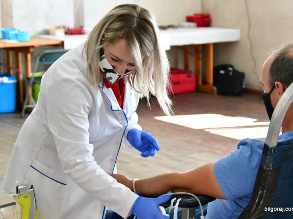 Pobór krwi w Łukowej. Epidemia nie zatrzymała krwiodawców (FOTO)