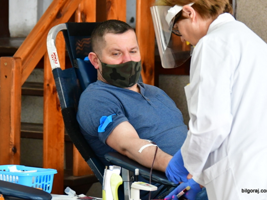 Pobór krwi w Łukowej. Epidemia nie zatrzymała krwiodawców (FOTO)