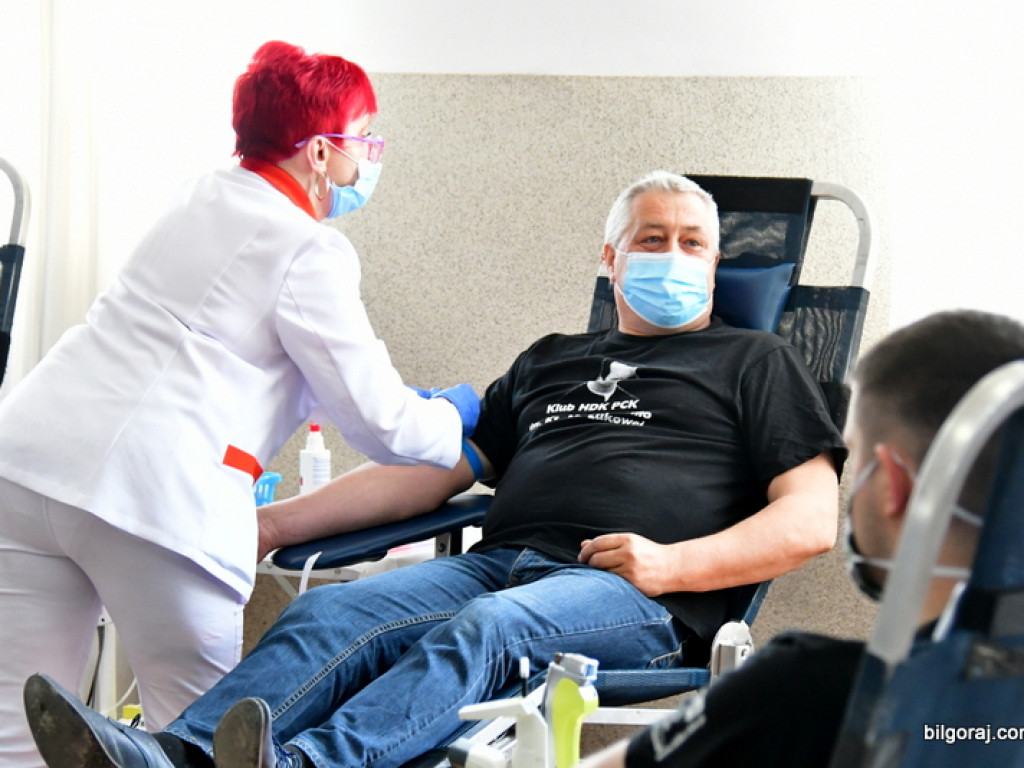 Pobór krwi w Łukowej. Epidemia nie zatrzymała krwiodawców (FOTO)