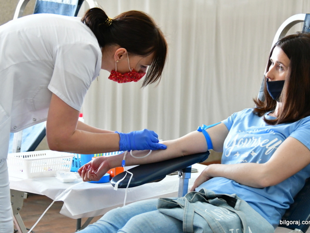 Pobór krwi w Łukowej. Epidemia nie zatrzymała krwiodawców (FOTO)