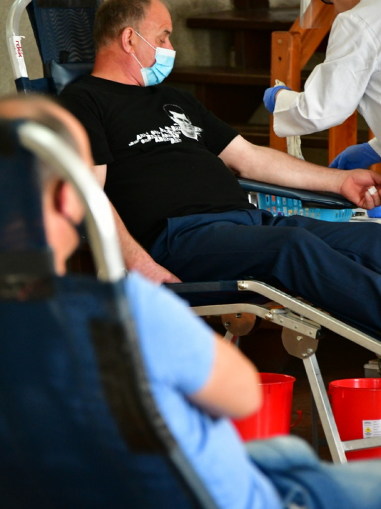 Pobór krwi w Łukowej. Epidemia nie zatrzymała krwiodawców (FOTO)
