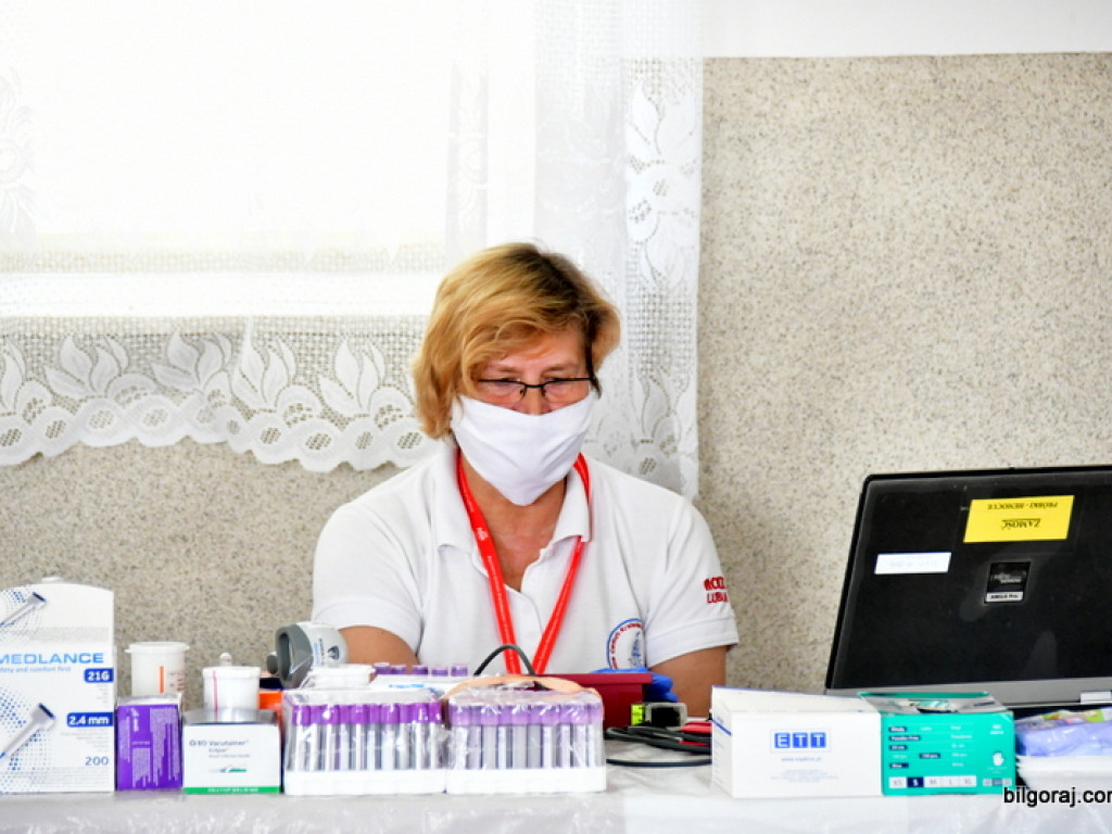 Pobór krwi w Łukowej. Epidemia nie zatrzymała krwiodawców (FOTO)