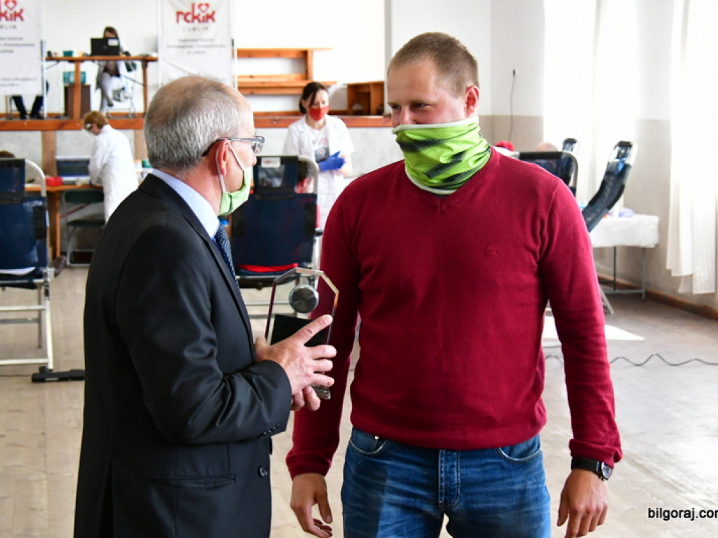 Pobór krwi w Łukowej. Epidemia nie zatrzymała krwiodawców (FOTO)