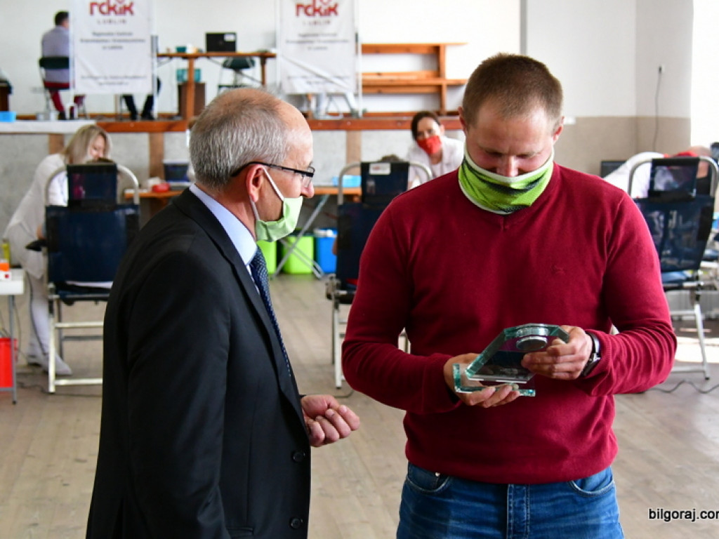 Pobór krwi w Łukowej. Epidemia nie zatrzymała krwiodawców (FOTO)