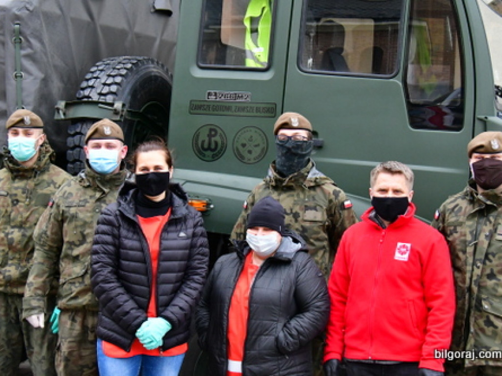 Pomoc od Caritas. Kilkaset kilogramów darów trafi do potrzebujących (FOTO)
