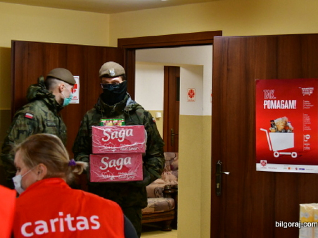 Pomoc od Caritas. Kilkaset kilogramów darów trafi do potrzebujących (FOTO)