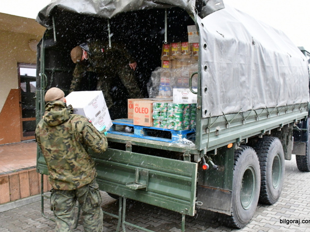 Pomoc od Caritas. Kilkaset kilogramów darów trafi do potrzebujących (FOTO)