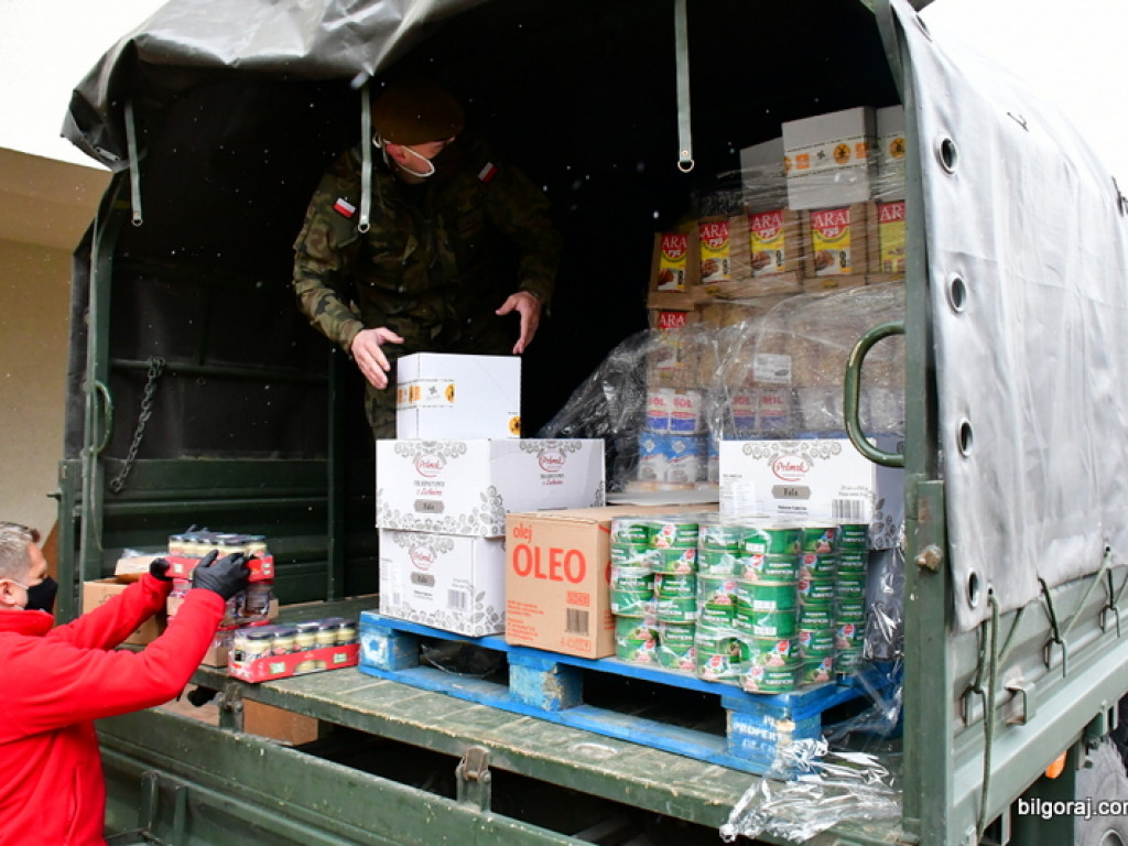 Pomoc od Caritas. Kilkaset kilogramów darów trafi do potrzebujących (FOTO)