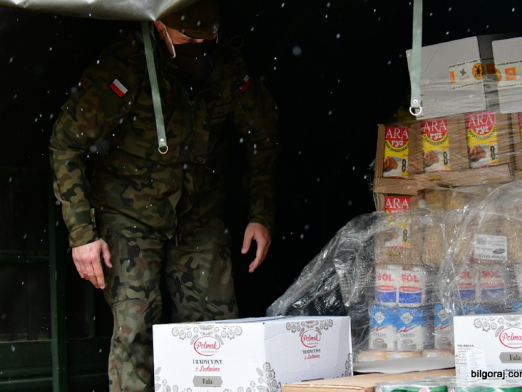 Pomoc od Caritas. Kilkaset kilogramów darów trafi do potrzebujących (FOTO)