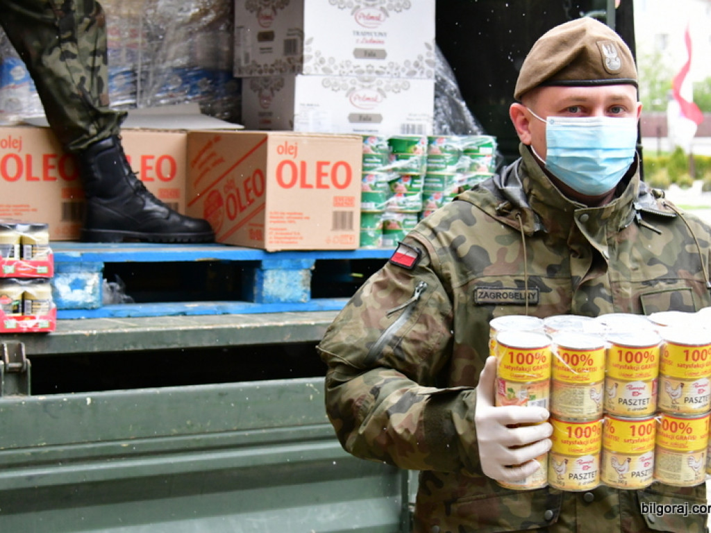 Pomoc od Caritas. Kilkaset kilogramów darów trafi do potrzebujących (FOTO)