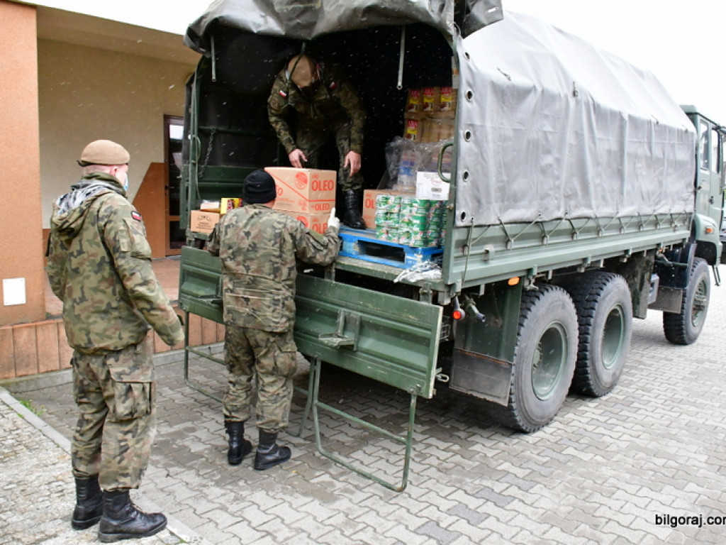 Pomoc od Caritas. Kilkaset kilogramów darów trafi do potrzebujących (FOTO)