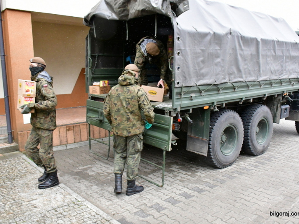 Pomoc od Caritas. Kilkaset kilogramów darów trafi do potrzebujących (FOTO)