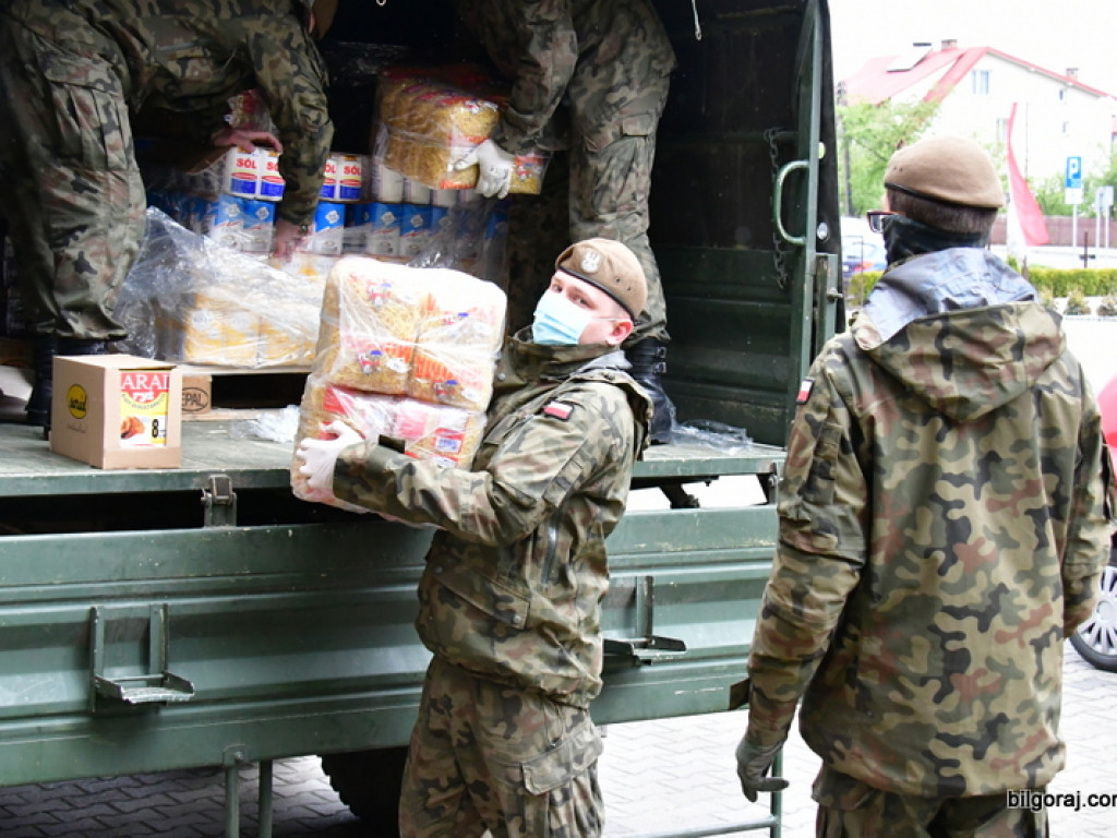 Pomoc od Caritas. Kilkaset kilogramów darów trafi do potrzebujących (FOTO)