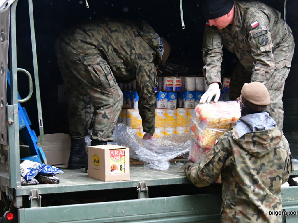 Pomoc od Caritas. Kilkaset kilogramów darów trafi do potrzebujących (FOTO)